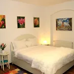 John With Mountain View & Parking Option, Modern In Old Town