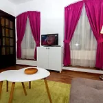 John With Mountain View & Parking Option, Modern In Old Town Apartment