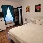 Apartment John With Mountain View & Parking Option, Modern In Old Town