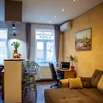 John With Mountain View & Parking Option, Modern In Old Town *