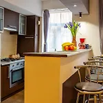 John With Mountain View & Parking Option, Modern In Old Town شقة براشوف