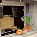 John With Mountain View & Parking Option, Modern In Old Town Apartment Brasov