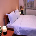 John With Mountain View & Parking Option, Modern In Old Town Brasov