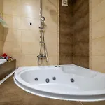 John With Mountain View & Parking Option, Modern In Old Town شقة براشوف