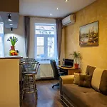 Apartment John With Mountain View & Parking Option, Modern In Old Town Brasov