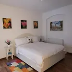 Apartment John With Mountain View & Parking Option, Modern In Old Town