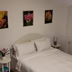 John With Mountain View & Parking Option, Modern In Old Town Apartment *