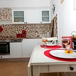 John With Mountain View & Parking Option, Modern In Old Town