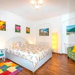 شقة John With Mountain View & Parking Option, Modern In Old Town