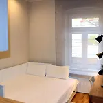 John With Mountain View & Parking Option, Modern In Old Town Apartment Brasov