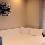 John With Mountain View & Parking Option, Modern In Old Town Apartment Brasov