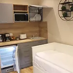 John With Mountain View & Parking Option, Modern In Old Town Apartment