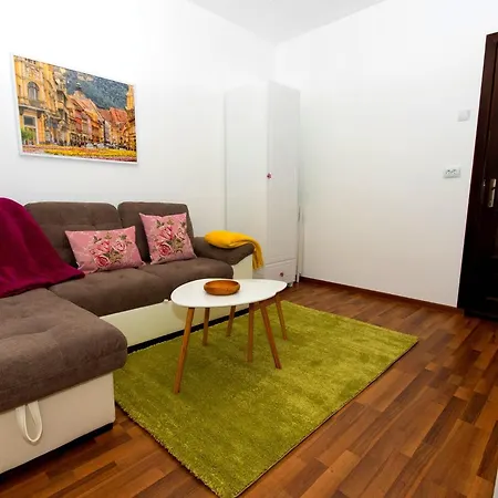 John With Parking Option Apartment