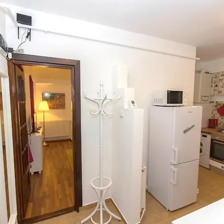 John With Parking Option Apartment *