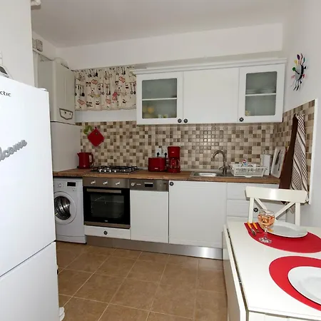 John With Parking Option Apartment *