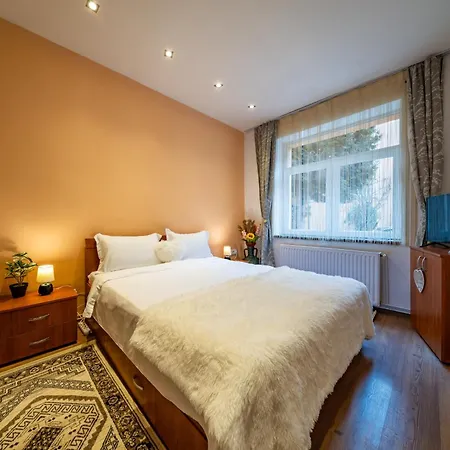 Apartment John Residence Brasov Apartments With Mountain View & Parking Option, Modern Studio In Old Town *