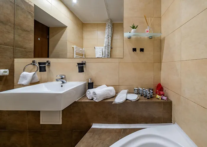 John Residence Brasov Apartments With Mountain View & Parking Option, Modern Studio In Old Town * Брашов